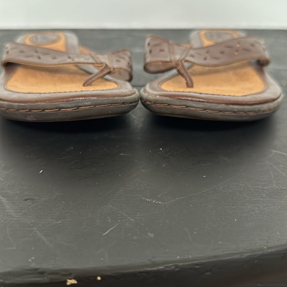B.o.c. Brown Leather Iconic Flip Flops - Picture 6 of 6